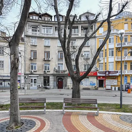 Апартаменти Budget Next To Sea Garden And