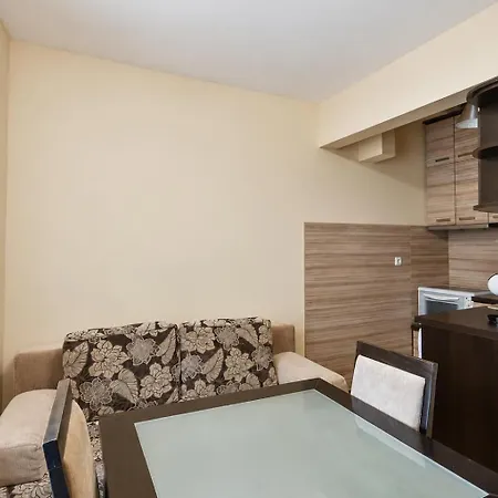 Апартаменти Budget Next To Sea Garden And Варна
